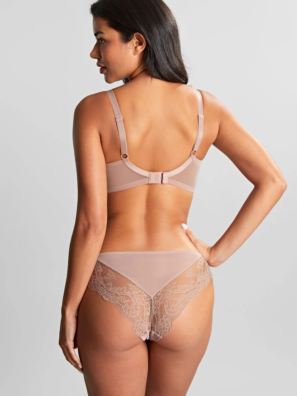 Ana Brazilian - Image 21