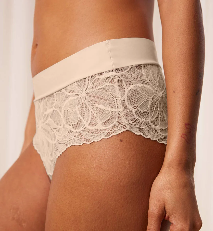 Body Make-Up Illusion Lace Shorty - Image 3