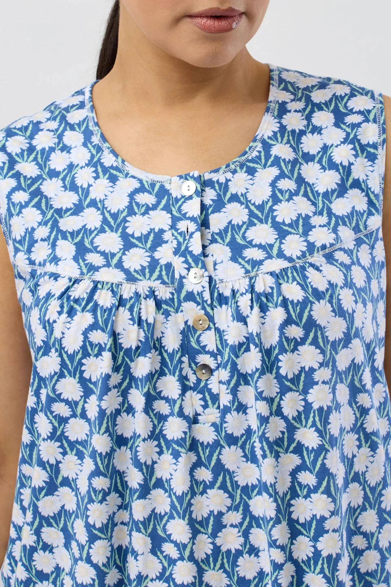 Daisies Sleeveless Nightie - Image 2