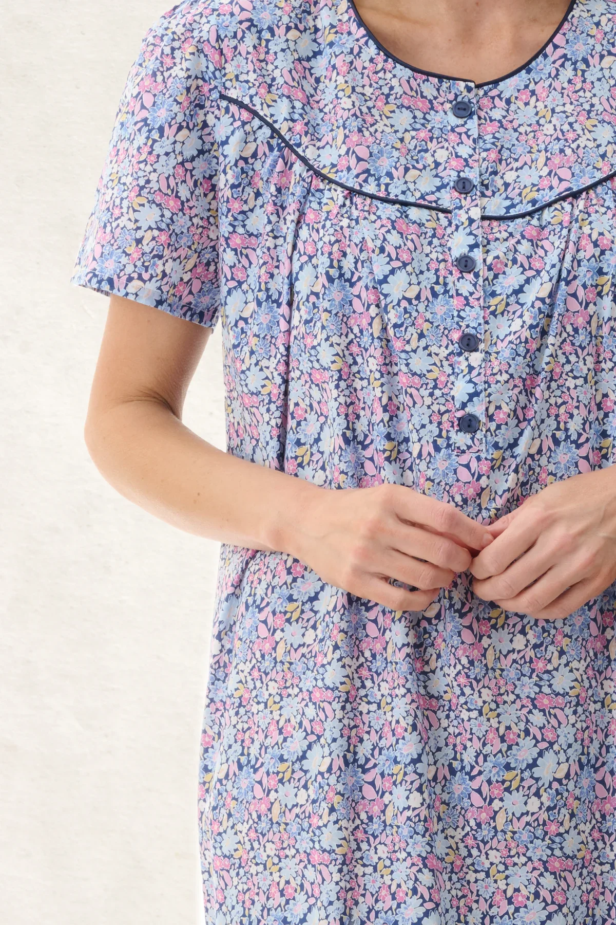 Daisy Short Sleeve Short Nightie - Image 3