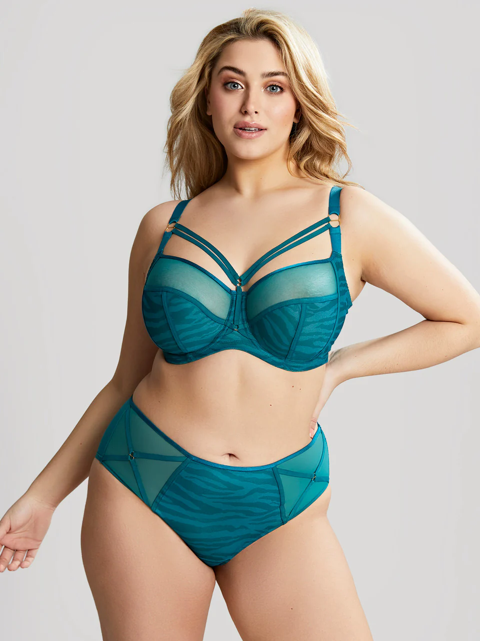 Dionne Full Cup - Image 3