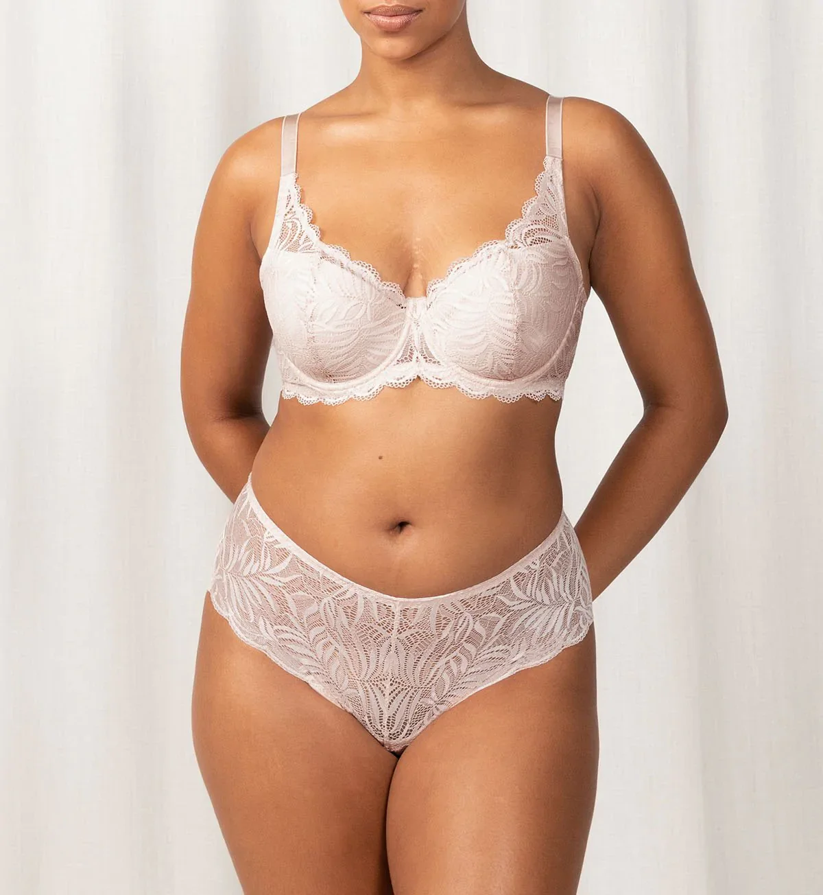 Essential Lace Moulded Balconette - Image 10