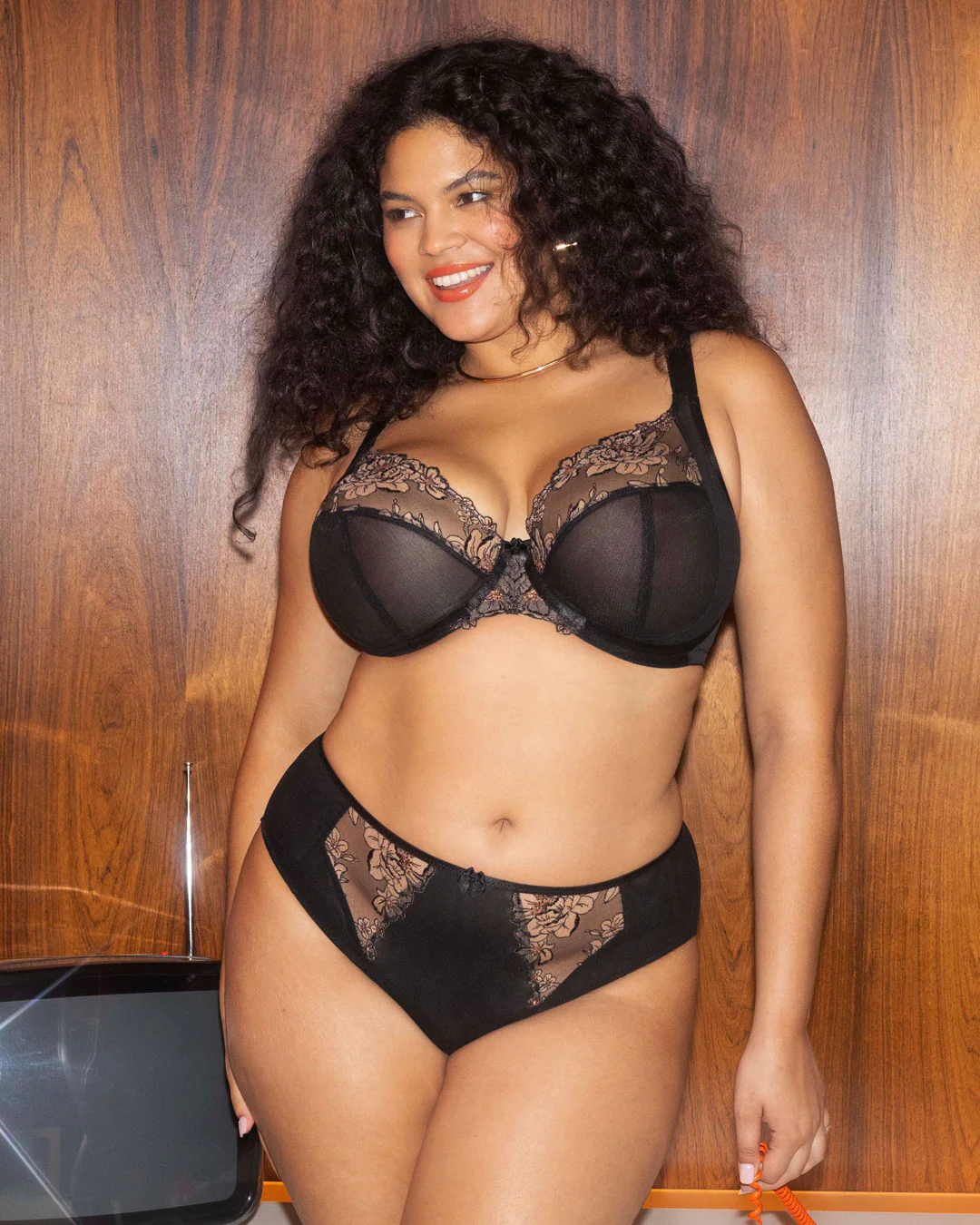 Teagan Underwire Plunge Bra - Image 10